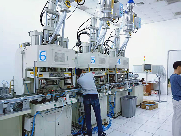 捷普·綠點公司訂購臺富機械立式C型注塑機